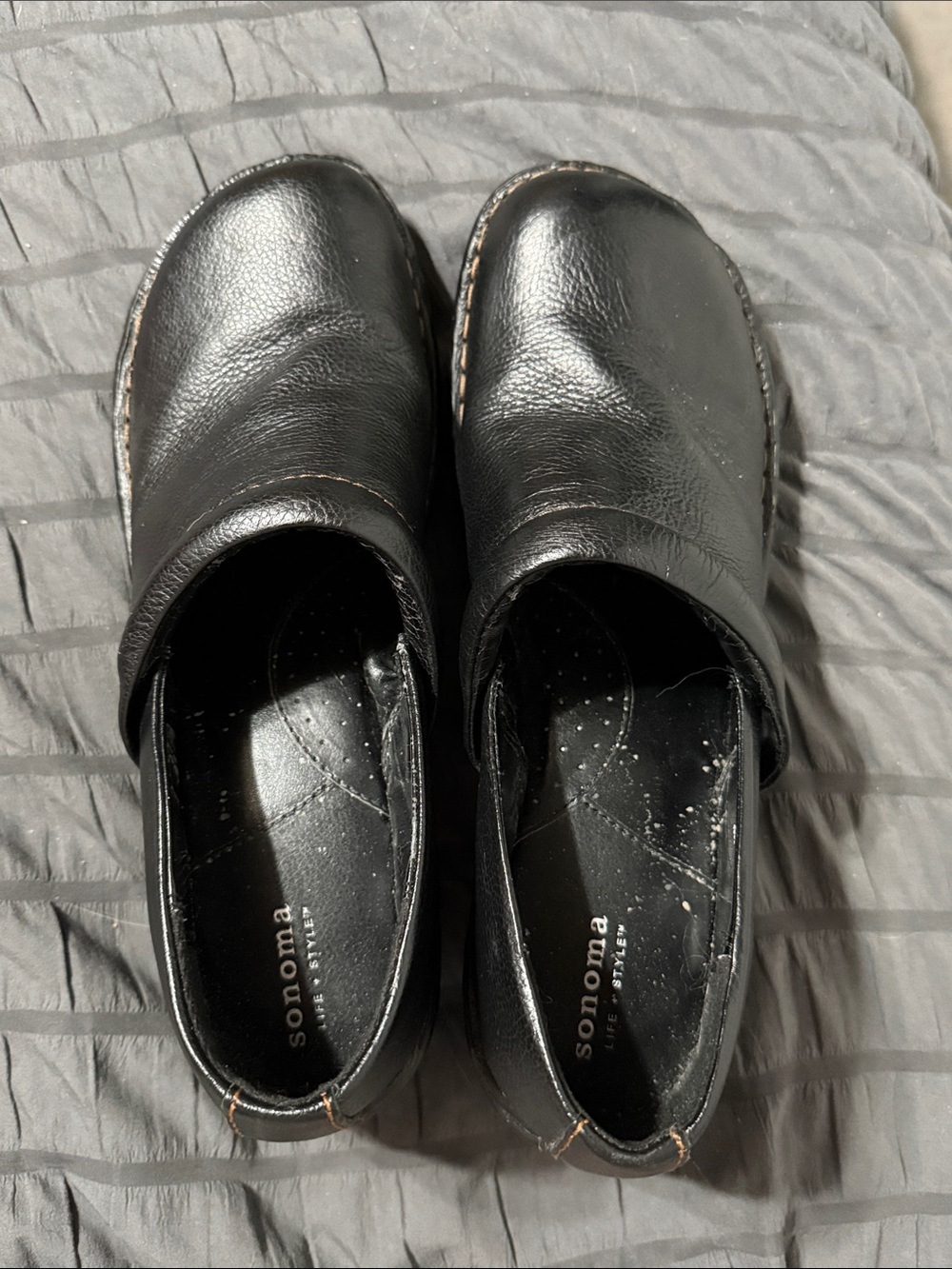 SONOMA LIFE & STYLE BLACK LEATHER CLOGS